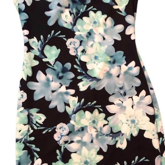 Adult size 6 floral fitted dress - Picture 10 of 10
